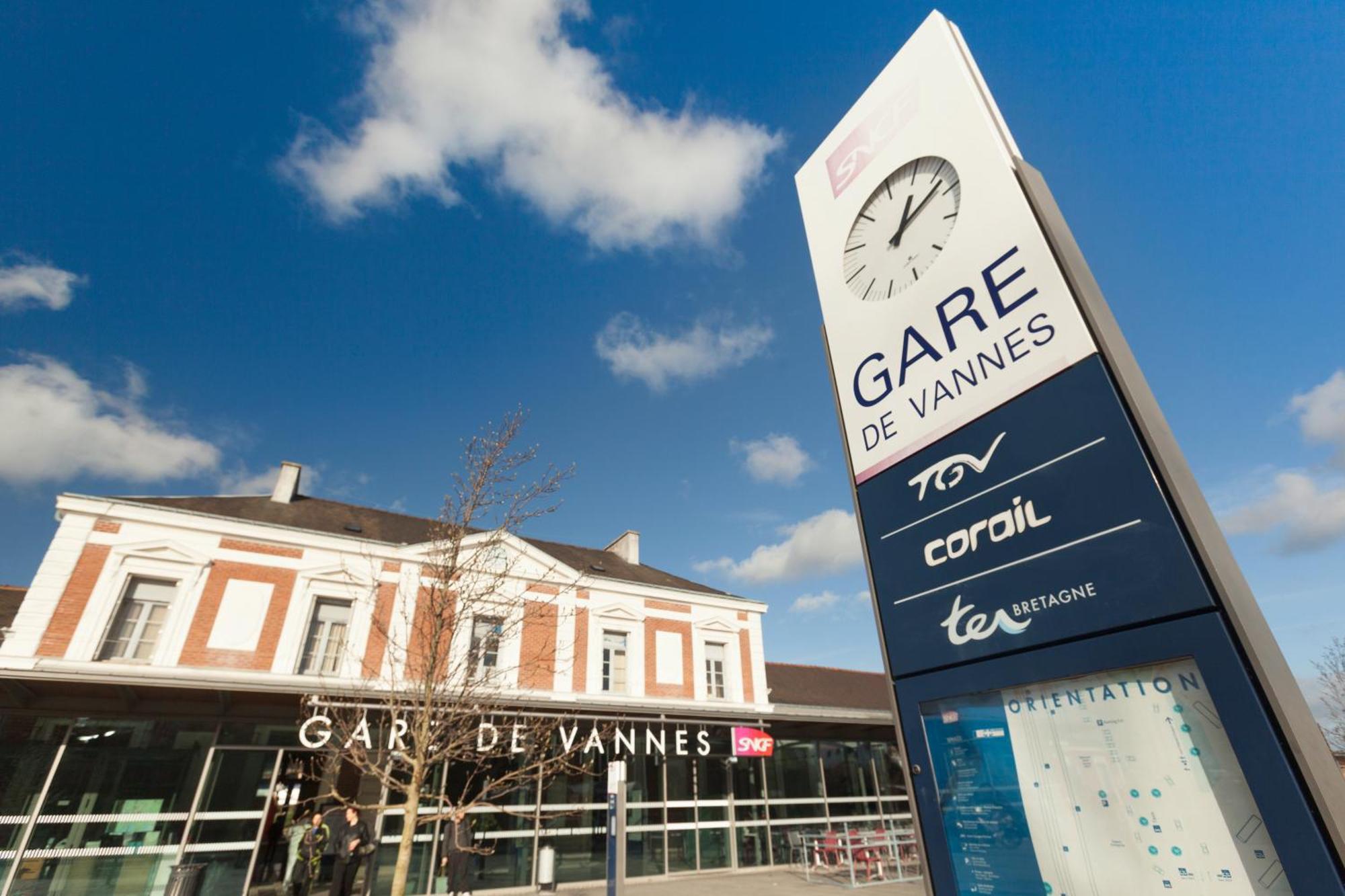 Ibis Styles Vannes Gare Centre Exteriör bild