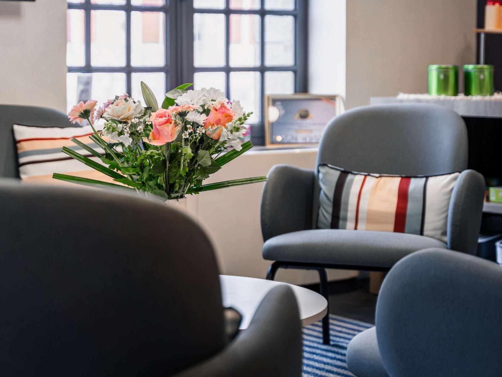 Ibis Styles Vannes Gare Centre Exteriör bild